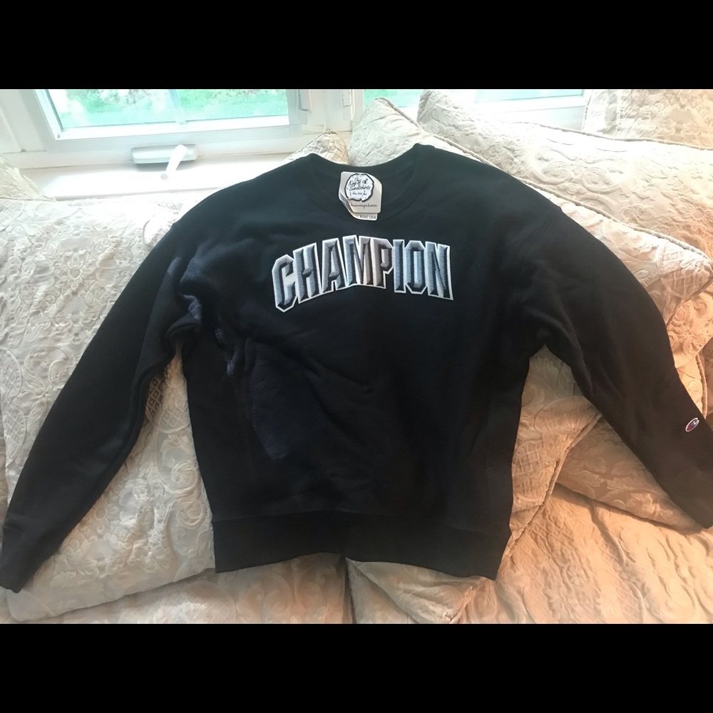 Women’s Champion sweatshirt.